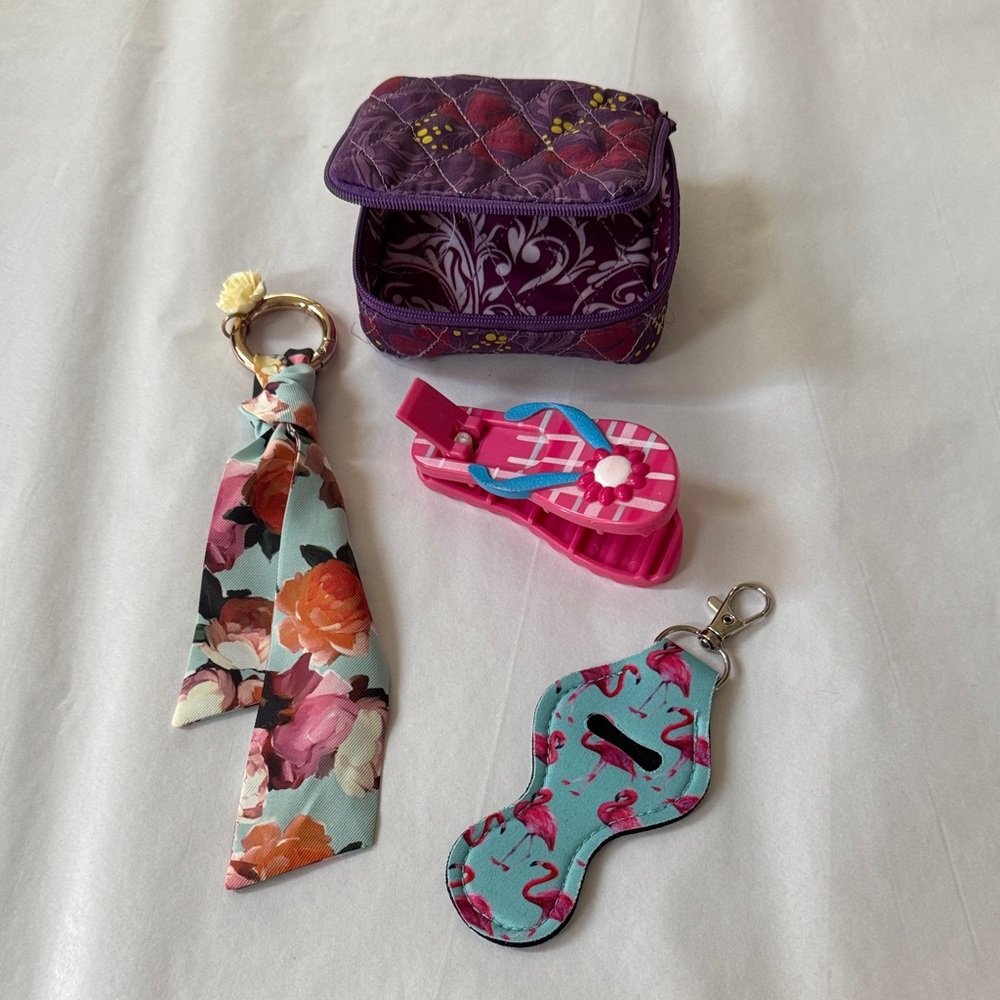 Floral and Flamingo Keychain Set, jewelry quilt carrier flip flop clip